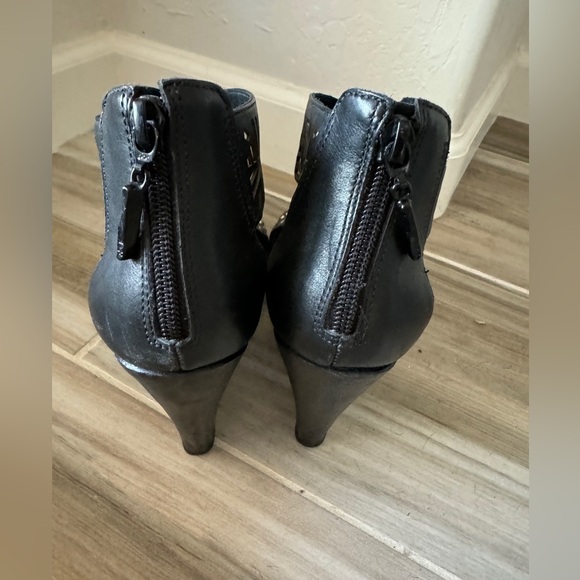 DIANE VON FURSTENBERG DVF Opal Black Cross Wedge Platform Heel Zip Size 7.5 - Picture 6 of 8